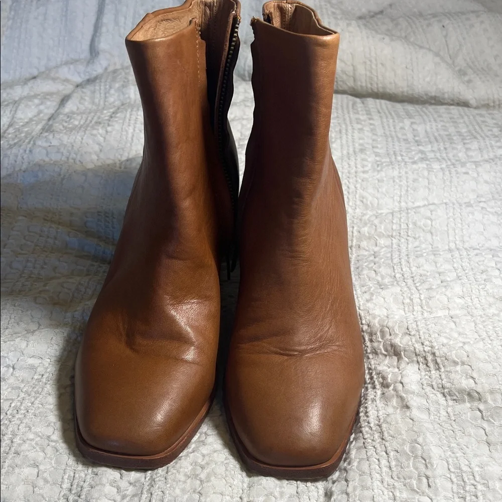 Frye women Tan Leather Ankle Booties - Picture 4 of 8